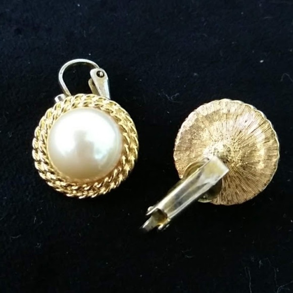 💎H.P. Vintage Pearl Earring Bundle - Picture 3 of 8